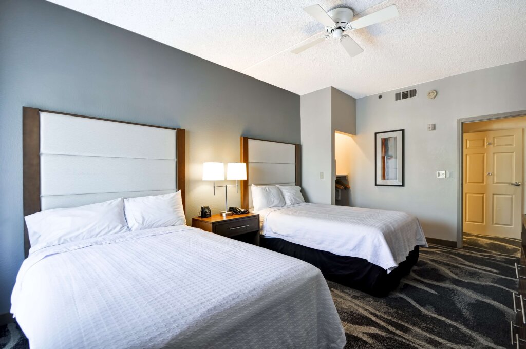 Четырёхместный люкс c 1 комнатой Homewood Suites by Hilton Phoenix-Biltmore