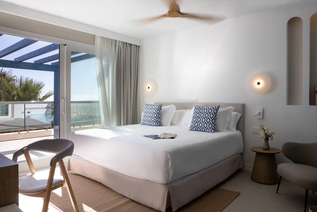 Seascape with pool Doppel Suite METT Hotel & Beach Resort Marbella Estepona