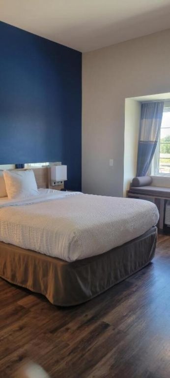 Двухместный номер для гостей с ограниченными возможностями Microtel Inn & Suites by Wyndham Fountain North