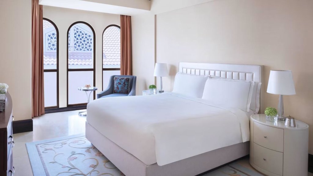 Четырёхместный люкс Venetian с 2 комнатами The Ritz-Carlton Abu Dhabi, Grand Canal