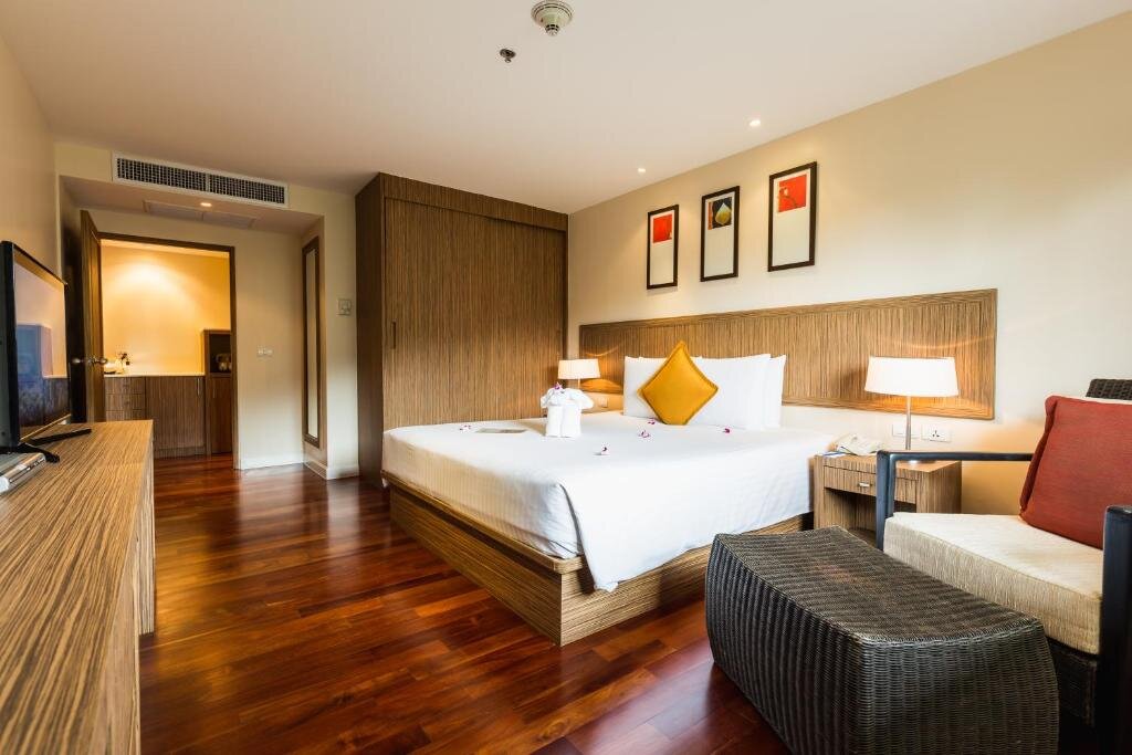 Двухместный люкс Family Fun Holiday Inn Resort Phuket Surin Beach, an IHG Hotel