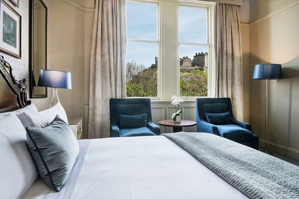 Двухместный люкс с видом на замок Sir Walter Scott Waldorf Astoria Edinburgh - The Caledonian