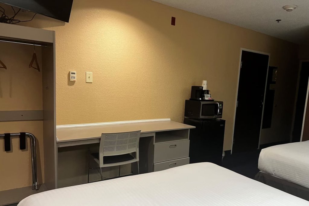 Mobility Accessible Double room Microtel Inn & Suites by Wyndham Houston/Webster/Nasa/Clearlake