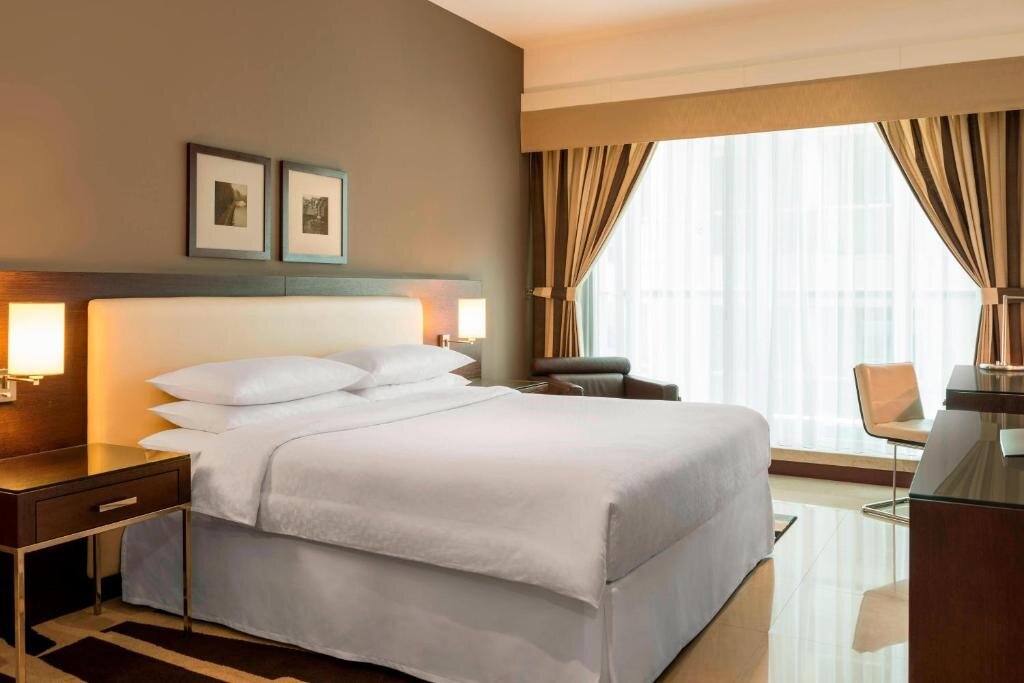 Двухместный люкс Business Four Points by Sheraton Sheikh Zayed Road