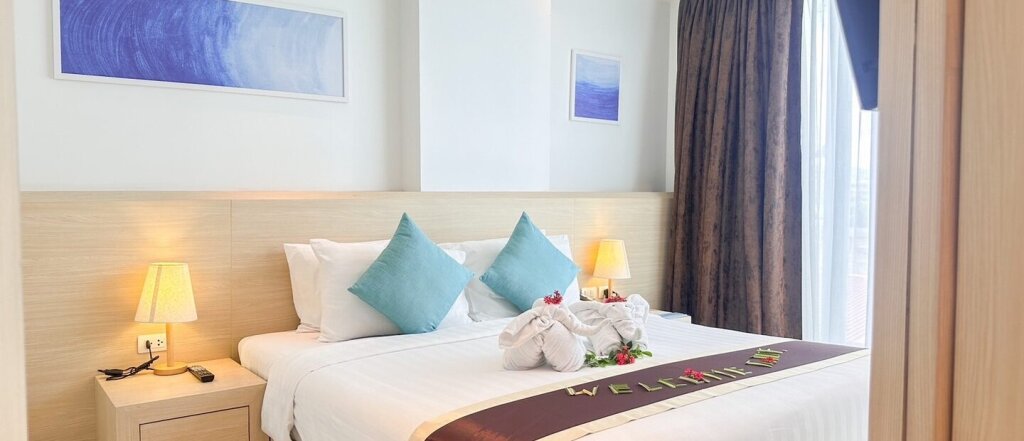 Двухместный люкс c 1 комнатой The Beachfront Hotel Phuket