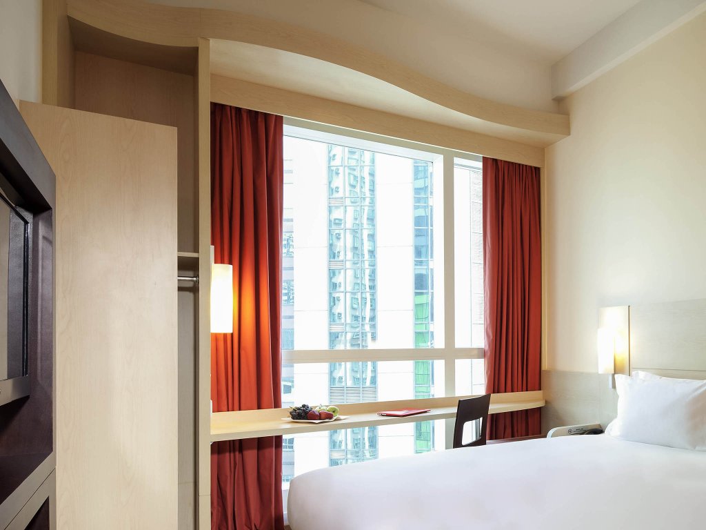 Standard Double room with city view Ibis Hong Kong Central & Sheung Wan