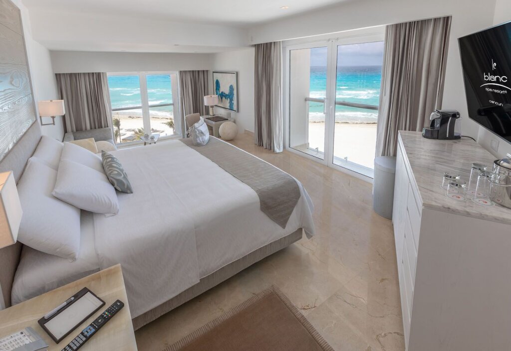 Двухместный полулюкс Royal Le Blanc Spa Resort Cancun Adults Only All-Inclusive