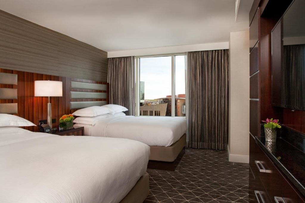 1 Bedroom Quadruple Suite Hilton Nashville Downtown