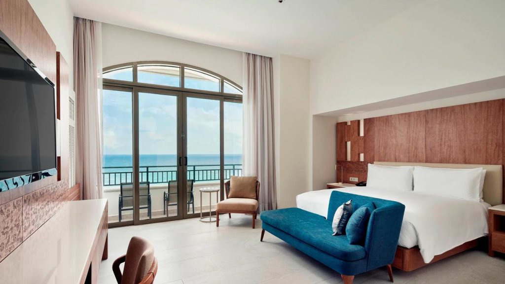 Двухместный клубный люкс oceanfront JW Marriott Cancun Resort & Spa