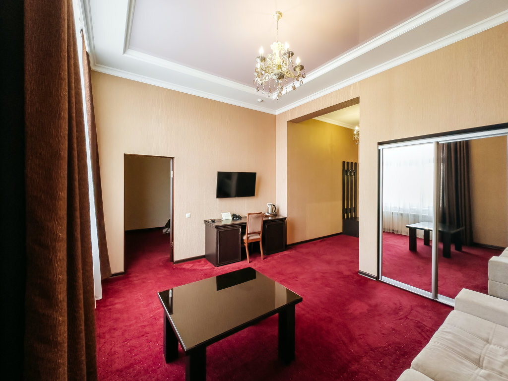 Двухместный люкс с 2 комнатами с видом на горы Отель Gold Star