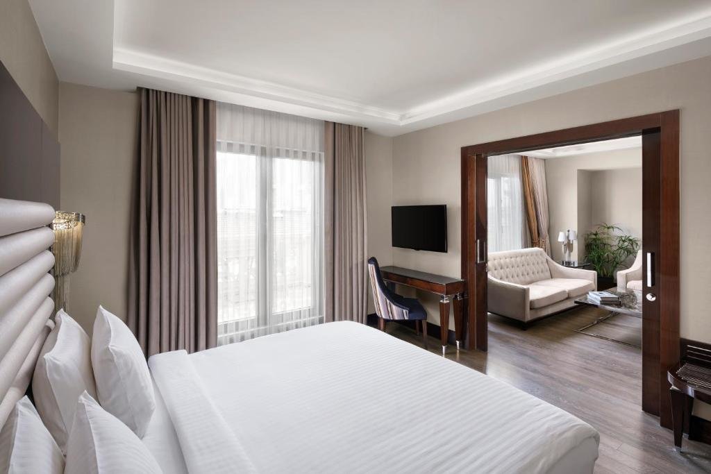Двухместный люкс c 1 комнатой с балконом DoubleTree by Hilton Istanbul Esentepe