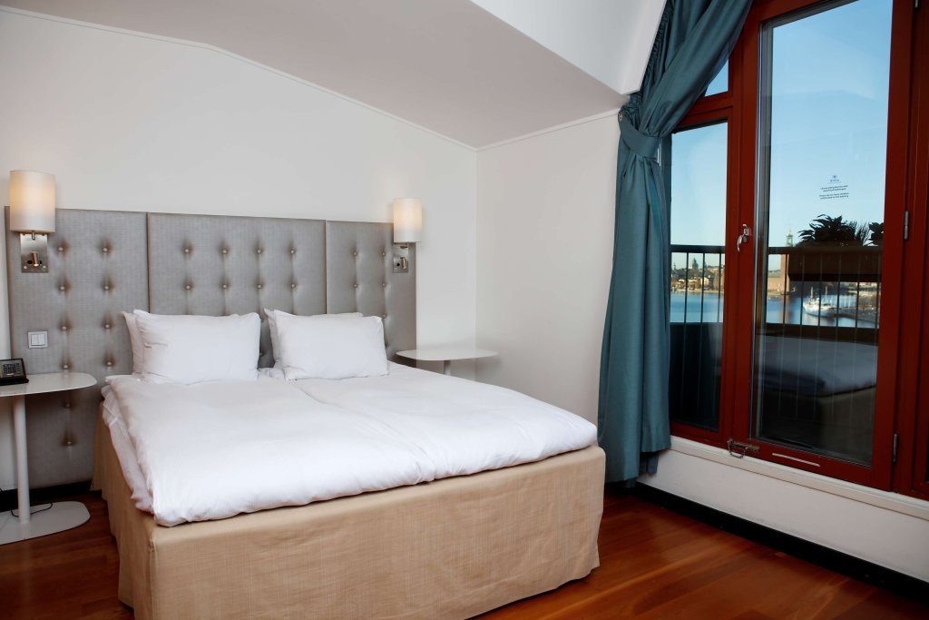 Deluxe Double room with view Hilton Stockholm Slussen Hotel