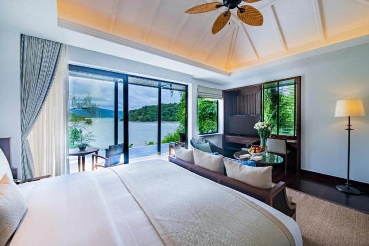 Четырёхместный люкс Grand с 2 комнатами с балконом Anantara Layan Phuket Resort