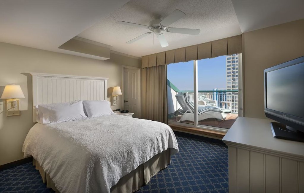 Двухместный люкс c 1 комнатой oceanfront Hampton Inn & Suites Myrtle Beach Oceanfront