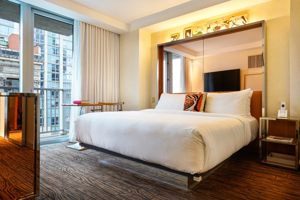 Accessible Double Suite with balcony Mondrian Park Avenue