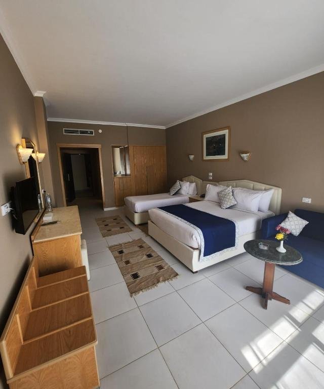 Двухместный номер Superior с видом на бассейн ZYA Regina Resort and Aqua Park Hurghada