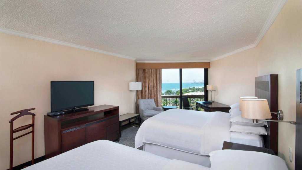 Четырёхместный номер Larger с видом на океан Sheraton Santo Domingo Hotel