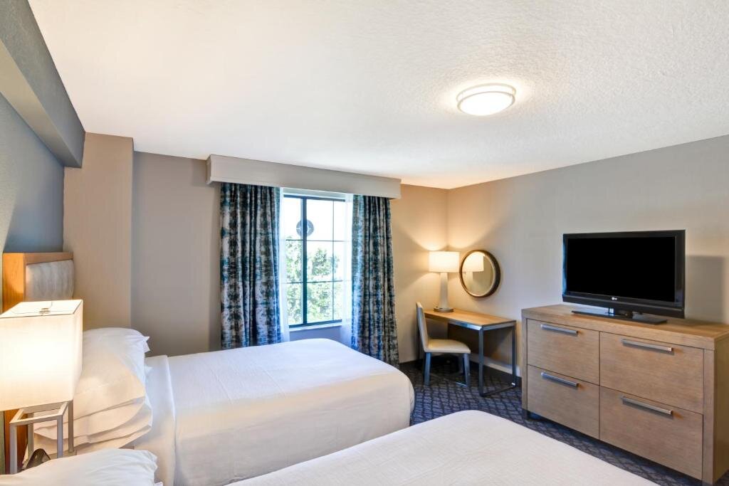 Четырёхместный люкс Deluxe с 2 комнатами Embassy Suites by Hilton Orlando Downtown