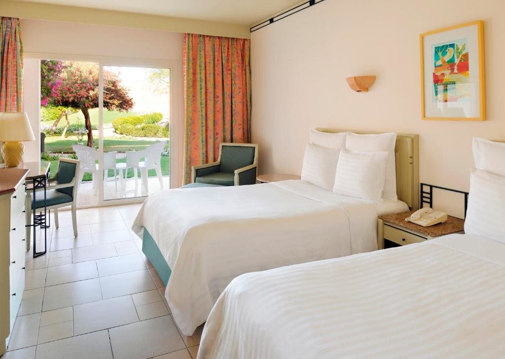 Четырёхместный номер Standard с видом на сад Naama Bay Promenade Beach Resort Managed By Accor
