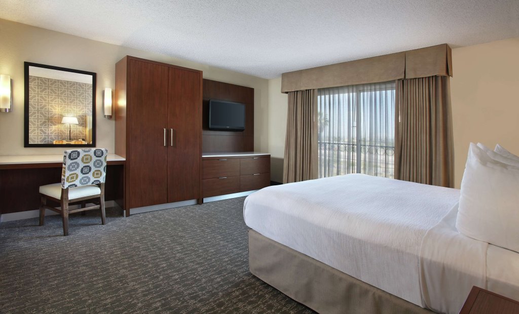 Люкс с 2 комнатами Embassy Suites by Hilton Anaheim North