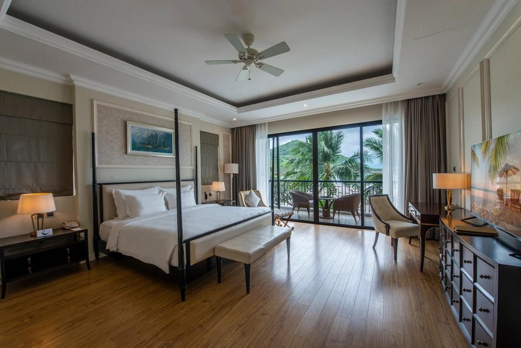 Вилла с 3 комнатами с видом на океан Vinpearl Resort Nha Trang