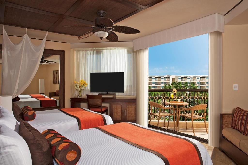 Семейный Preferred Club люкс Dreams Riviera Cancun Resort & Spa