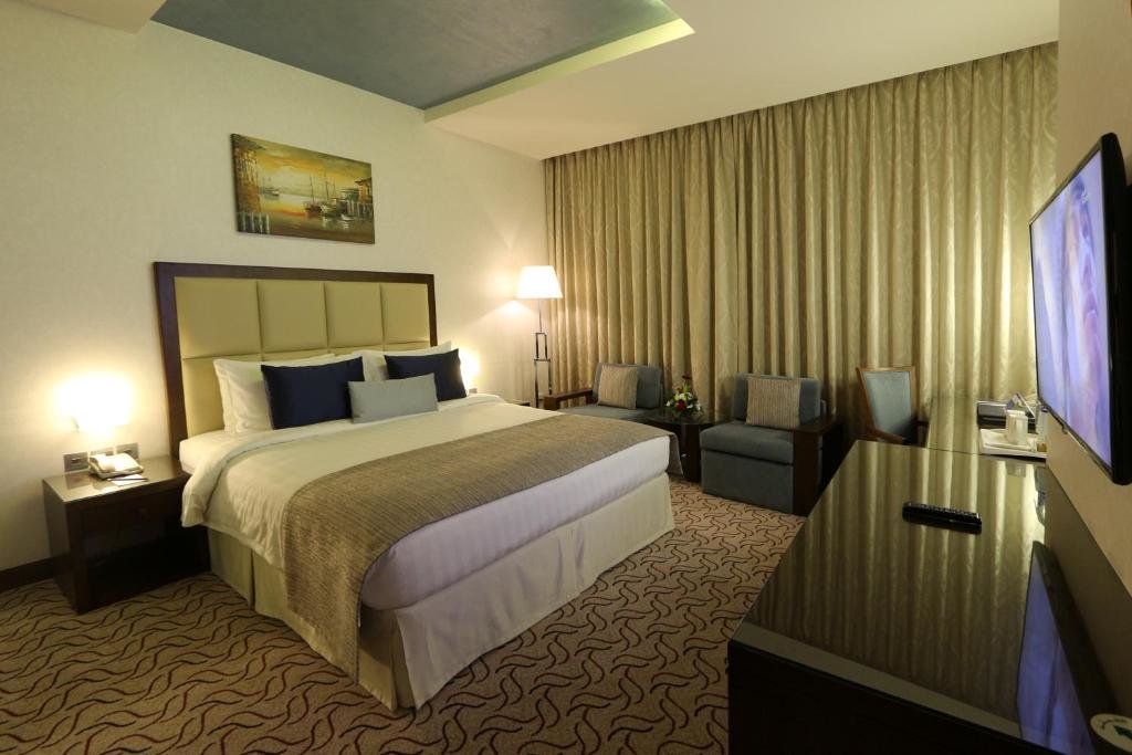 Шестиместный люкс с 3 комнатами Samaya Hotel Deira