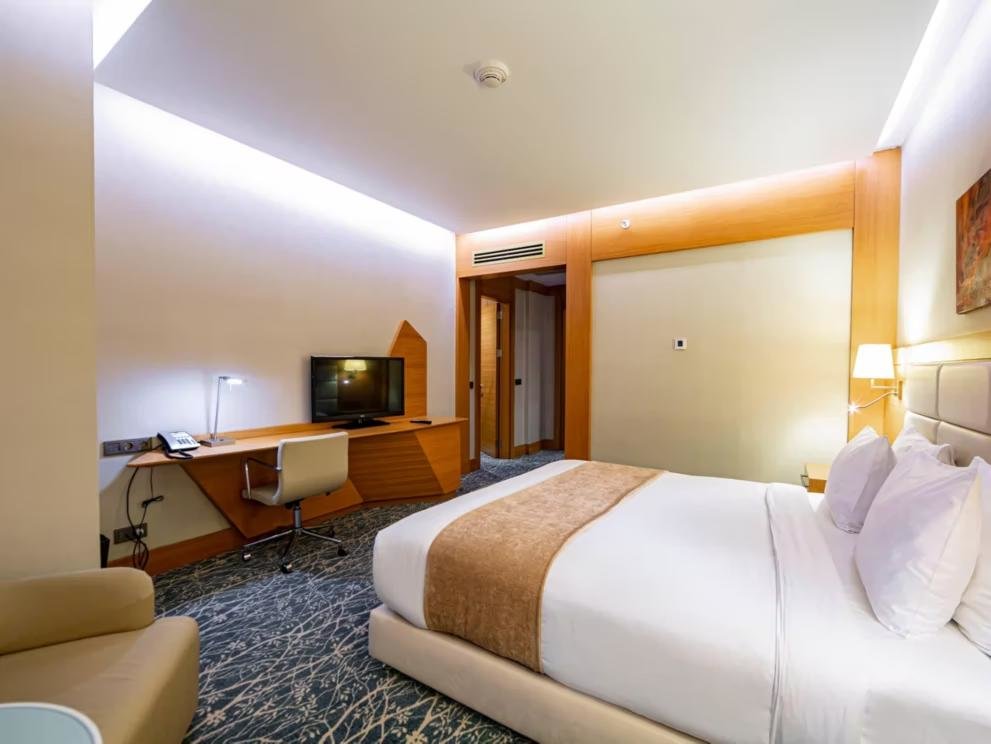 Люкс с 2 комнатами Holiday Inn Baku, an IHG Hotel