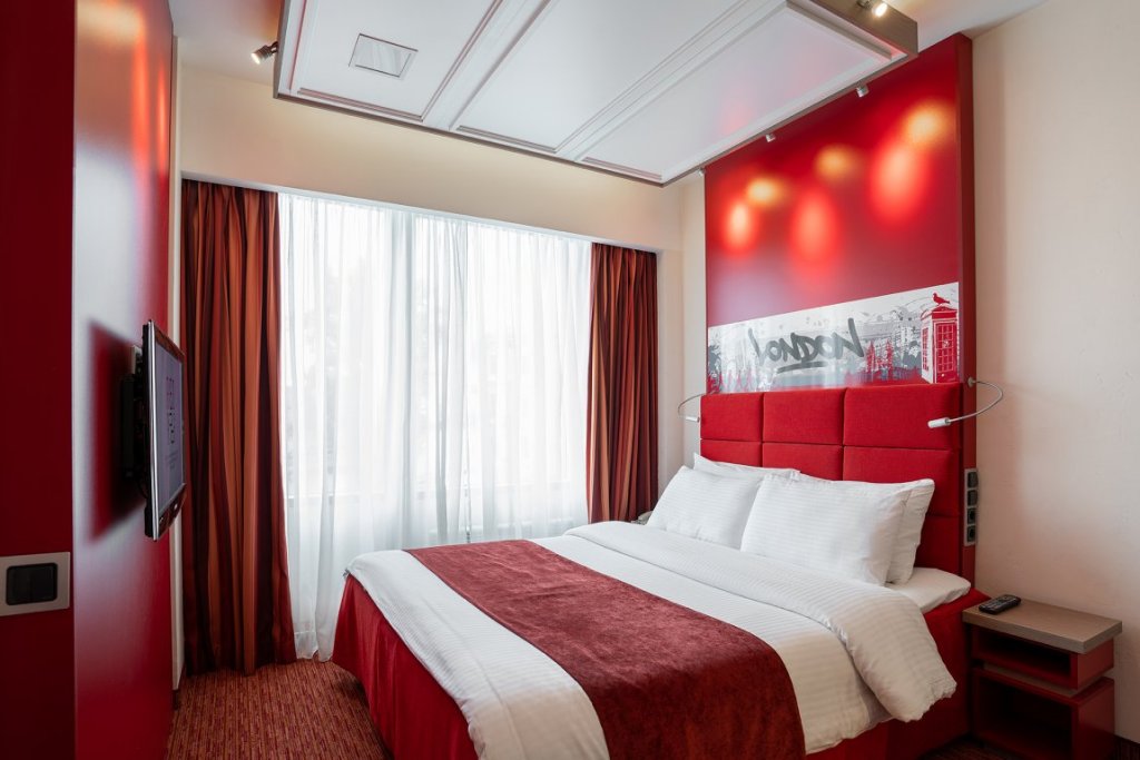 Двухместный люкс с 2 комнатами Red Stars Hotel
