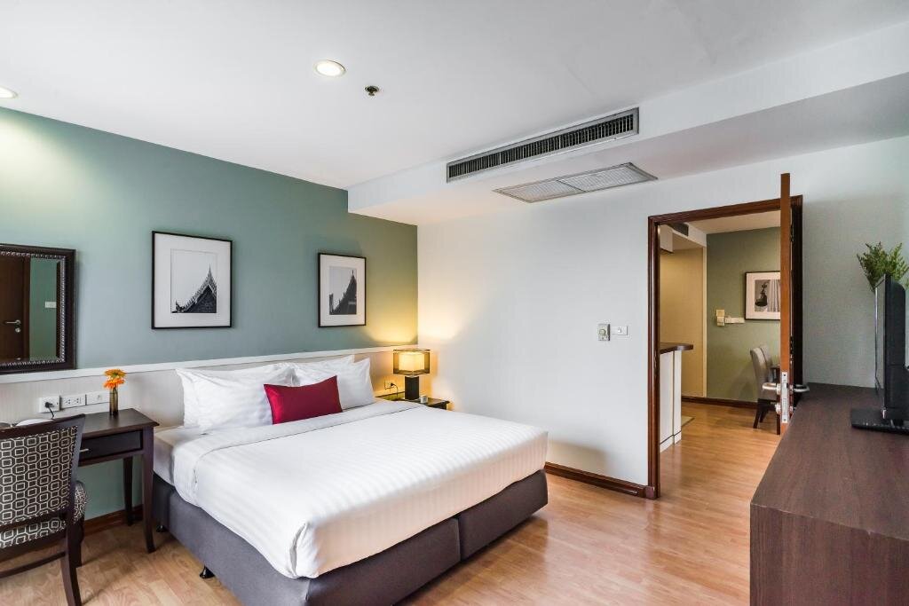 2 Bedrooms Family Quadruple Suite Evergreen Place Siam