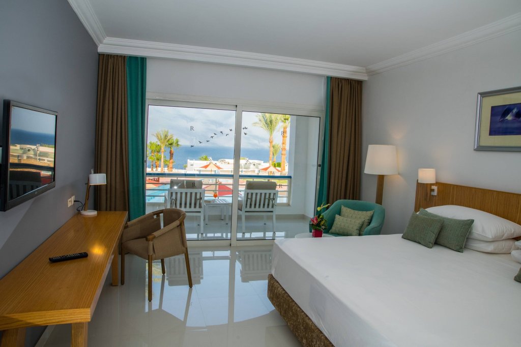 Двухместный люкс Premium c 1 комнатой с балконом и с видом на море Renaissance Sharm El Sheikh Golden View Beach Resort