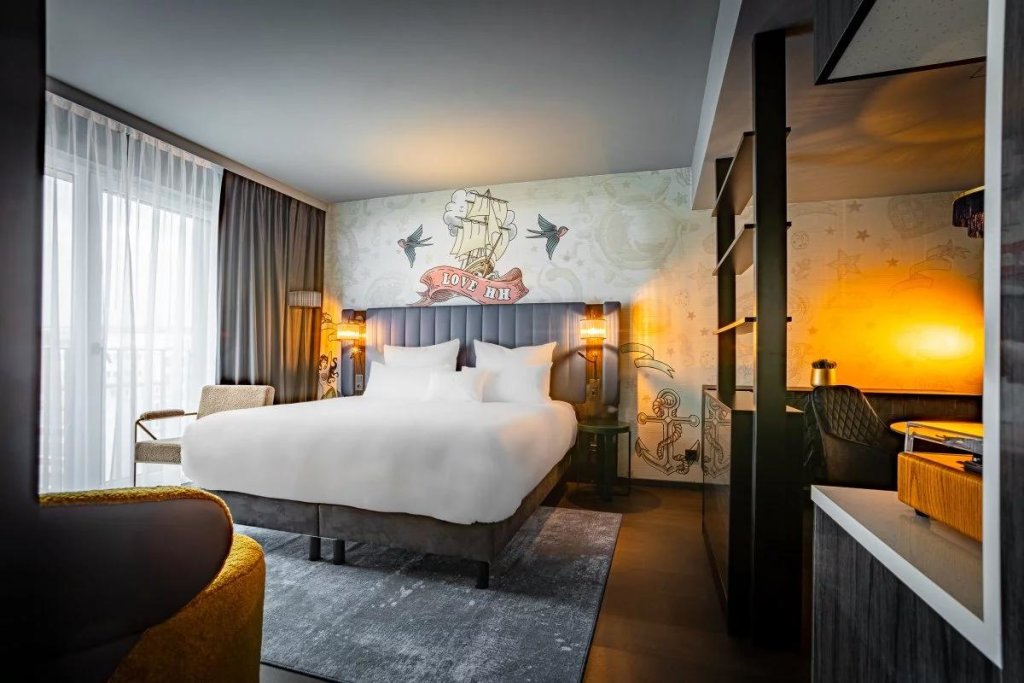 Двухместный люкс Heaven NYX Hotel Hamburg by Leonardo Hotels