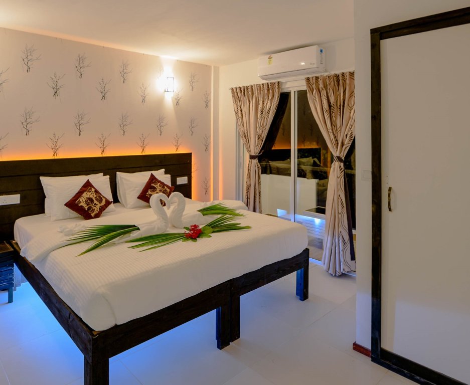 Deluxe Double room with balcony and with sea view Crown Beach Villas