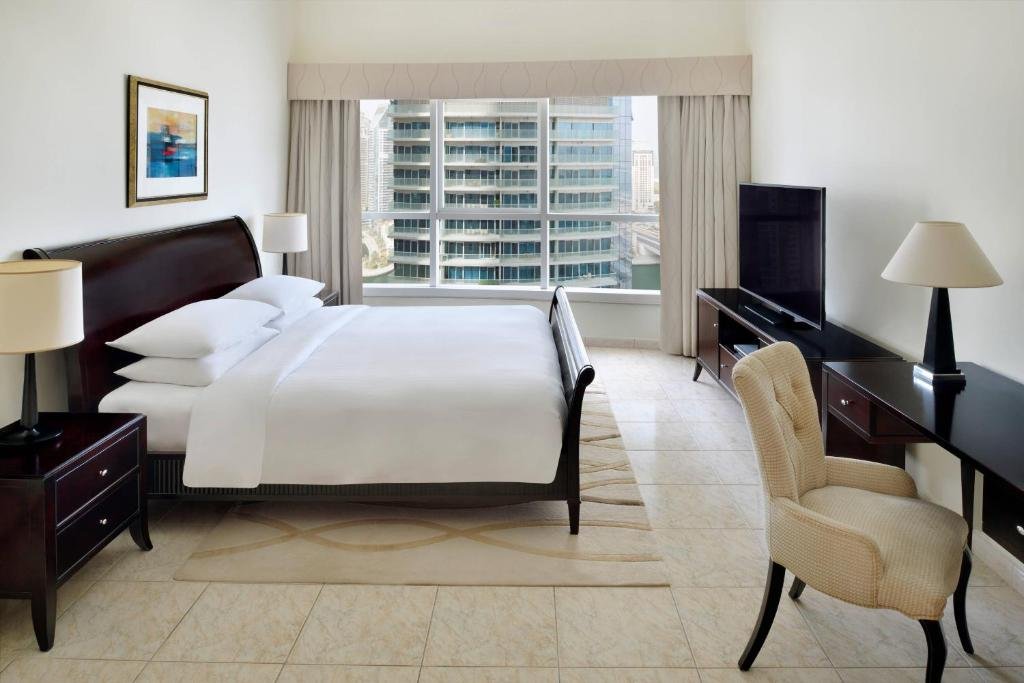 Четырёхместный люкс с 2 комнатами с балконом Dubai Marriott Harbour Hotel And Suites