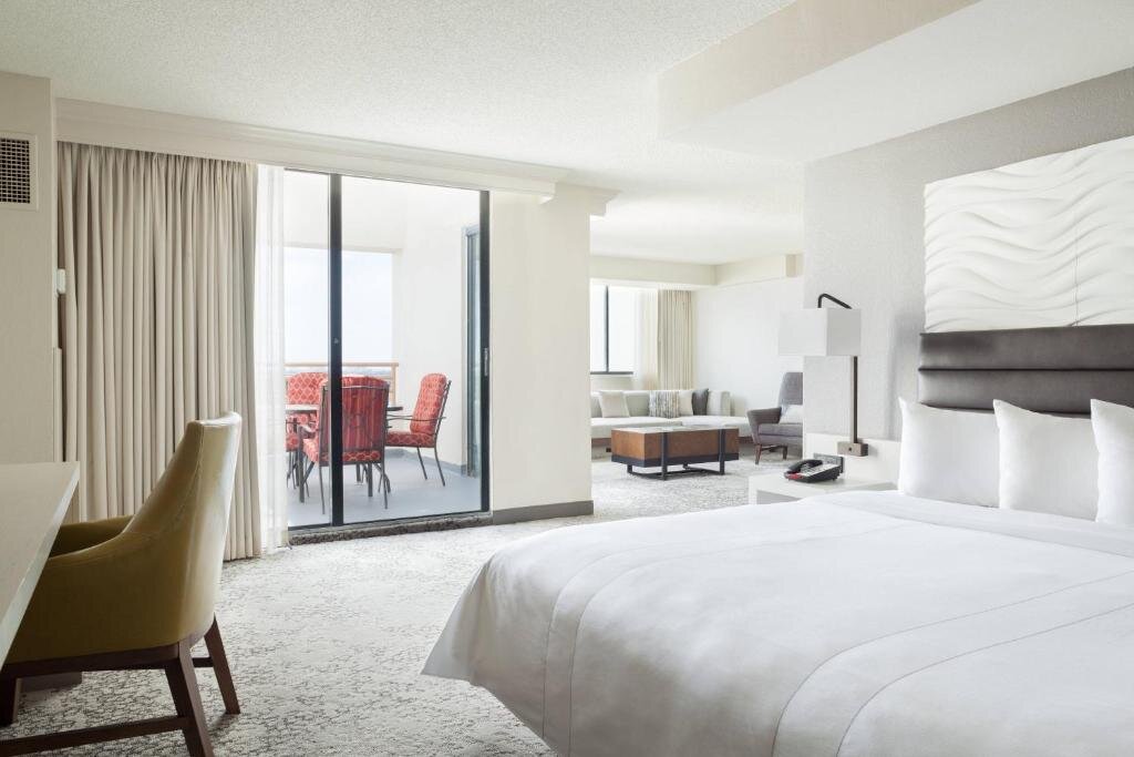 Двухместный люкс Concierge level c 1 комнатой с балконом Fort Lauderdale Marriott North