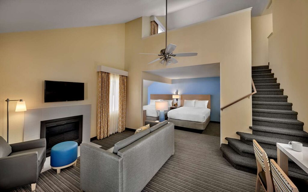 2 Bedrooms Loft Suite Sonesta ES Suites Cincinnati - Sharonville West