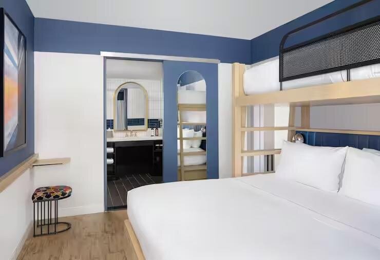 Люкс Flex с 2 комнатами Motto by Hilton New York City Chelsea
