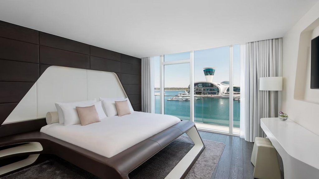 Двухместный люкс WOW c 1 комнатой с балконом и с видом на воду W Abu Dhabi - Yas Island
