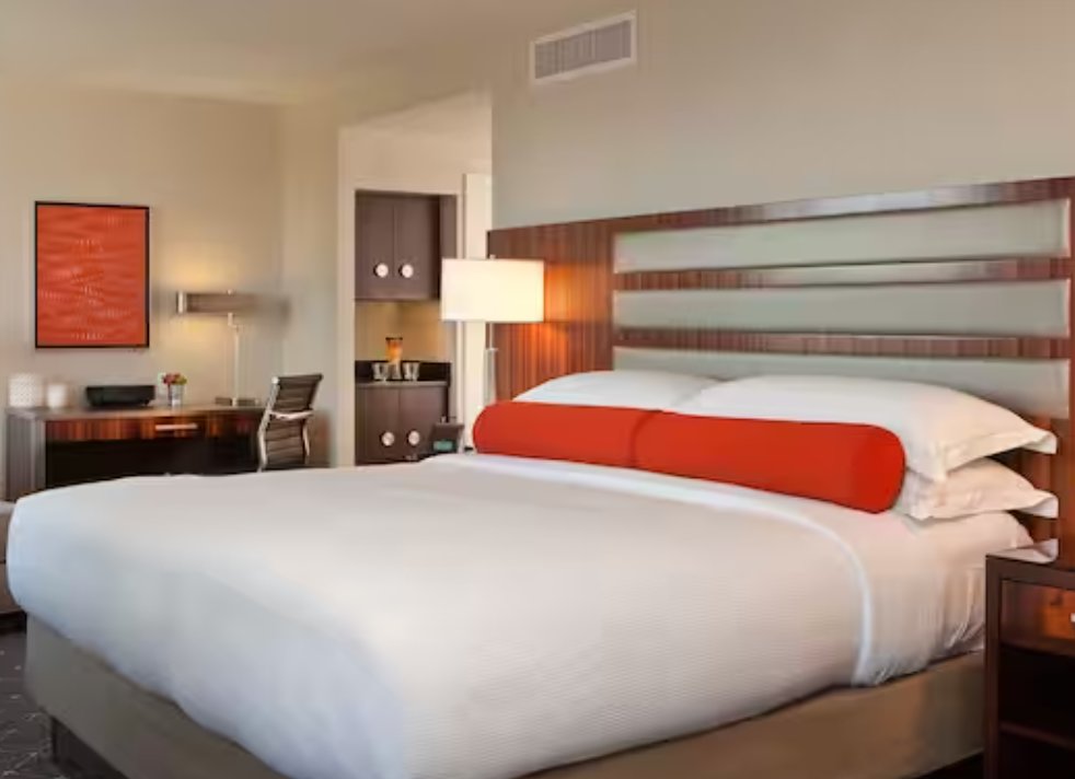 1 Bedroom Executive Double Suite with park view Hilton Nashville Downtown