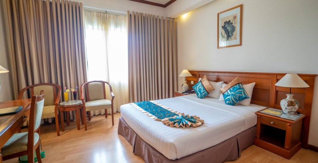 Premium Deluxe Double room Oscar Saigon Hotel