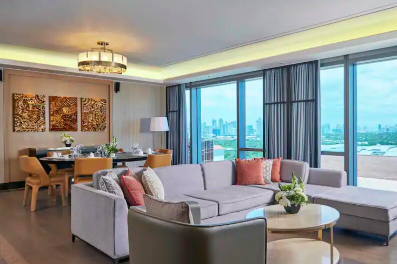 Двухместный люкс Governor Hilton Manila