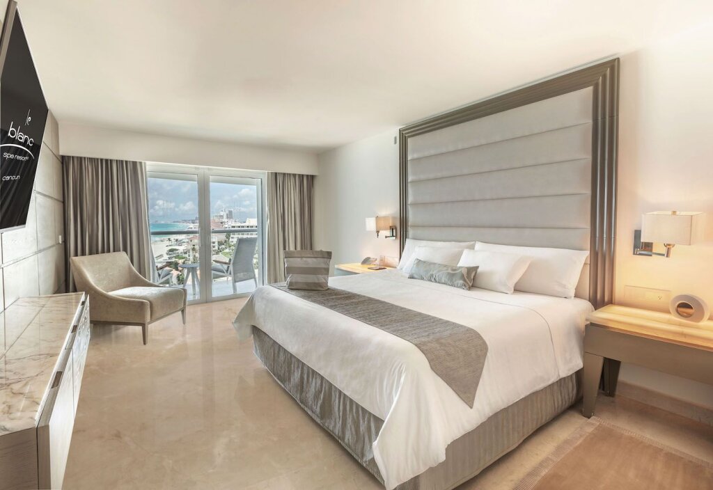 Четырёхместный люкс Presidential с 2 комнатами Le Blanc Spa Resort Cancun Adults Only All-Inclusive