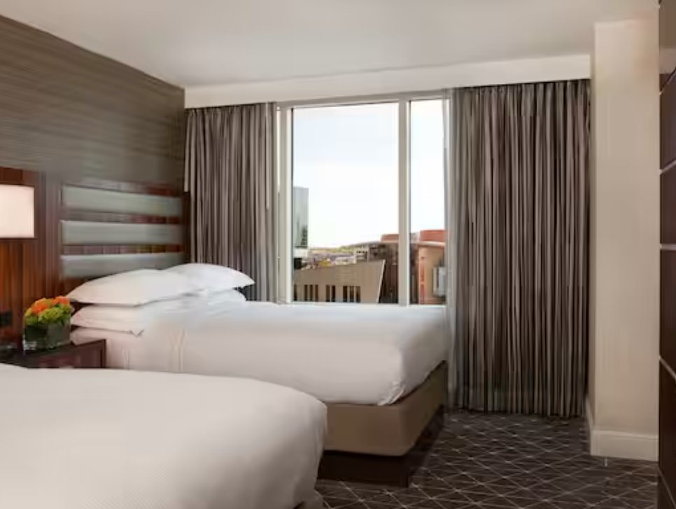 1 Bedroom Executive Double Suite with city view Hilton Nashville Downtown