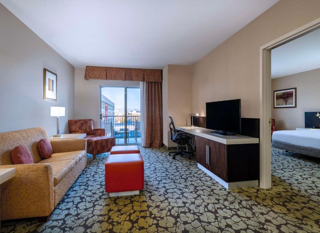Accessible Suite Hilton Garden Inn Las Vegas Strip South