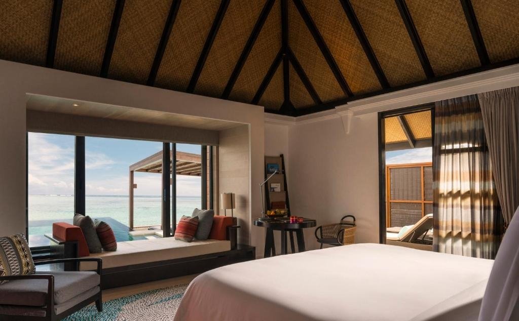 Water Suite Sunrise с 2 комнатами Four Seasons Resort Maldives at Kuda Huraa