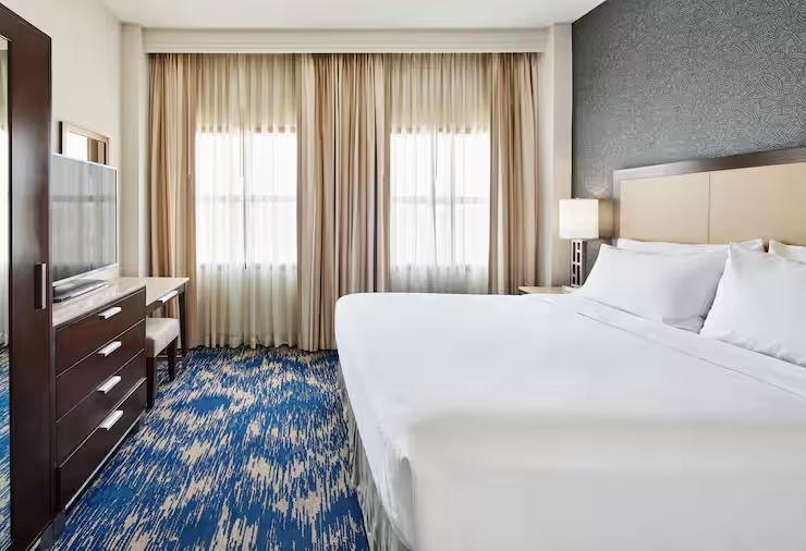 Двухместный люкс Premium с 2 комнатами Embassy Suites by Hilton Alexandria Old Town