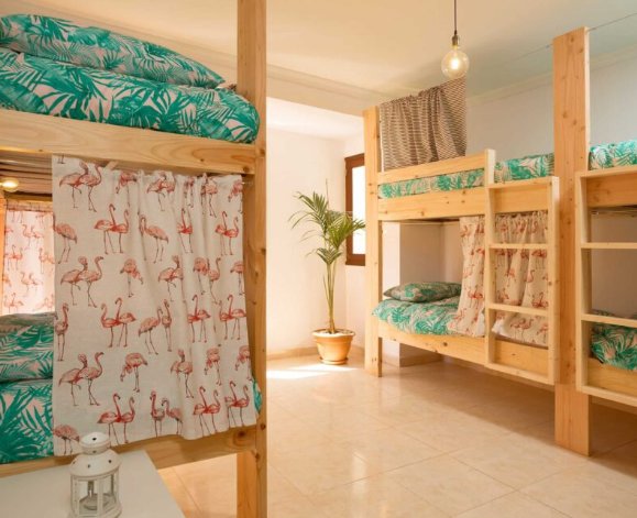 Кровать в общем номере La Ventana Azul Surf Hostel