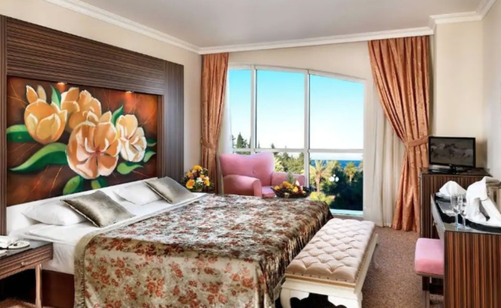 Четырёхместный люкс Sultan Crystal De Luxe Resort & Spa