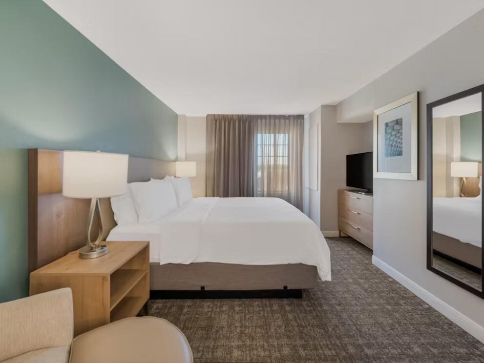 Двухместный люкс c 1 комнатой Staybridge Suites Chesapeake, an IHG Hotel