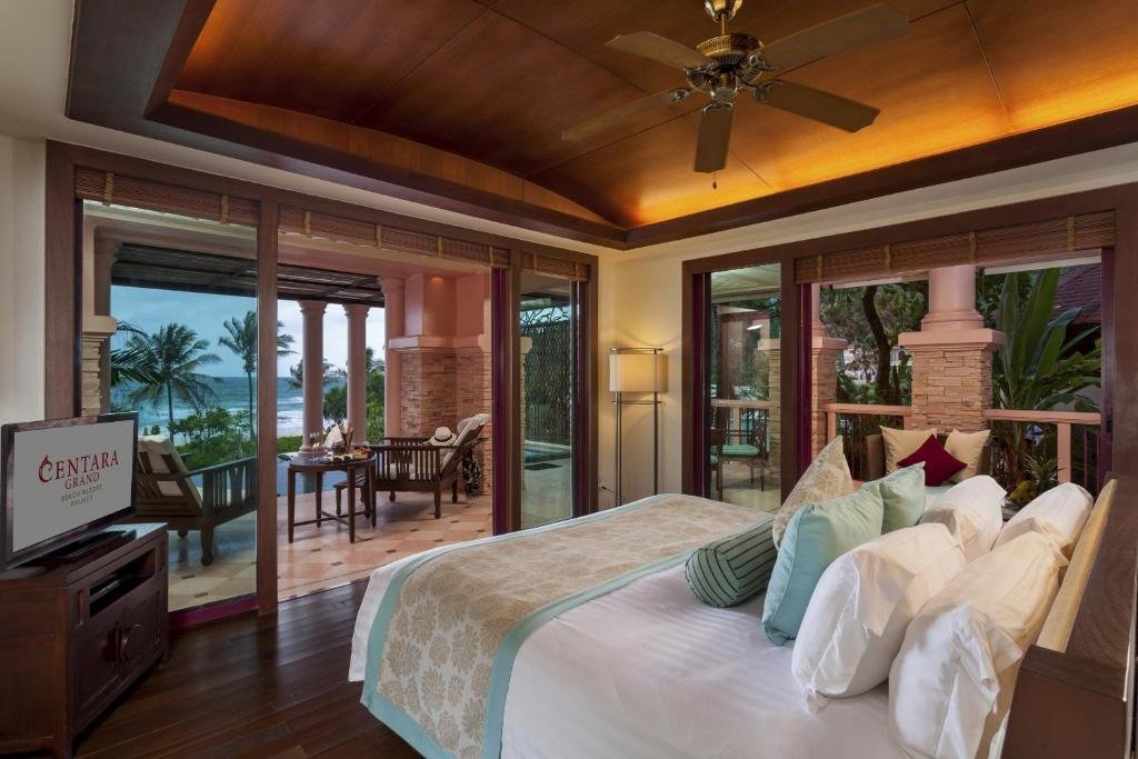 Двухместный люкс Deluxe Centara Grand Beach Resort Phuket - SHA Plus